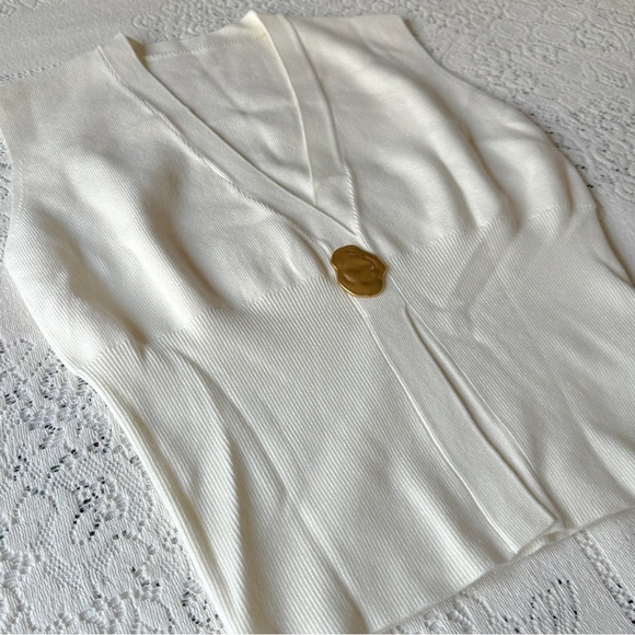 Commense Off White Knit V-neck Sweater Vest Chunky Textured Gold Buttton Size XS - Picture 4 of 8